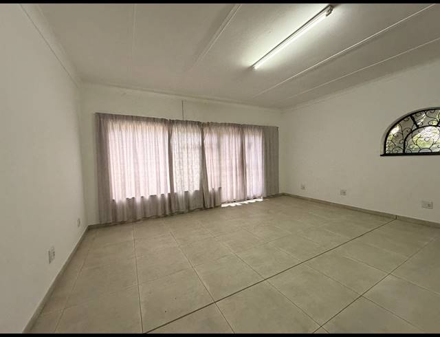 270M² OFFICE TO LET IN LIBRADENE